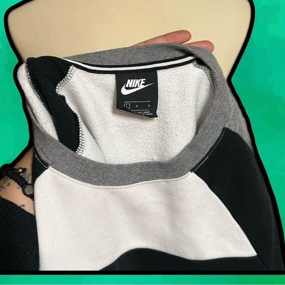 🌈 Cool Nike Black and White Sweatshirt - Picture 5 of 5